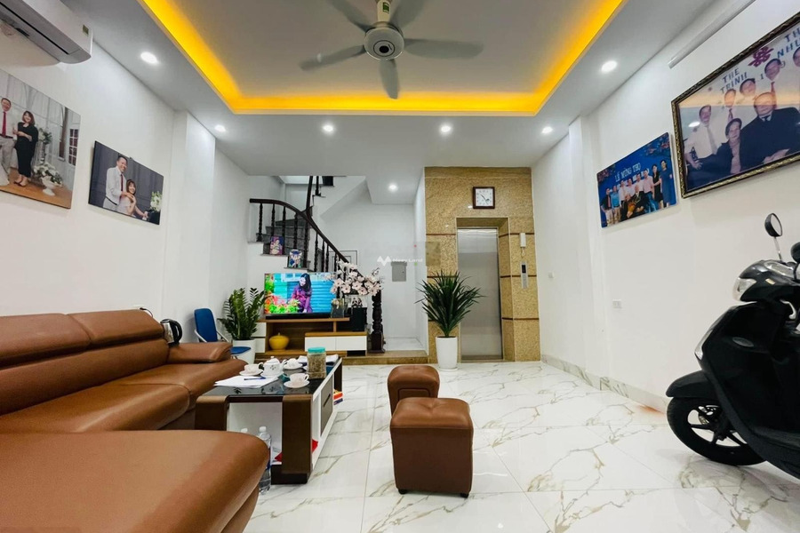 Bán căn nhà tọa lạc tại Nguyễn Ngọc Nại, Khương Mai giá bán cạnh tranh 9 tỷ diện tích 35m2 trong nhà này gồm có 1 PN 1 WC hãy nhấc máy gọi ngay-01