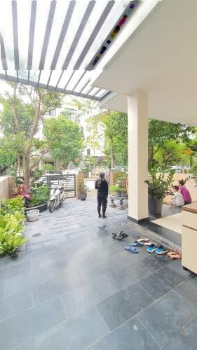 Diện tích chính là 192m2, bán biệt thự nằm ngay Nam Từ Liêm, Hà Nội, tổng quan ngôi nhà này gồm 6 phòng ngủ giá rẻ bất ngờ-01