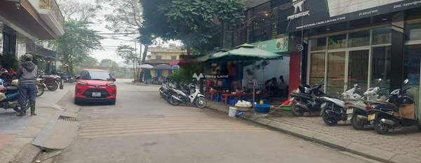 Có diện tích rộng 142m2 bán nhà vị trí mặt tiền ngay ở Phú Diễn, Hà Nội tổng quan trong nhà có 4 PN 4 WC hãy nhấc máy gọi ngay-03