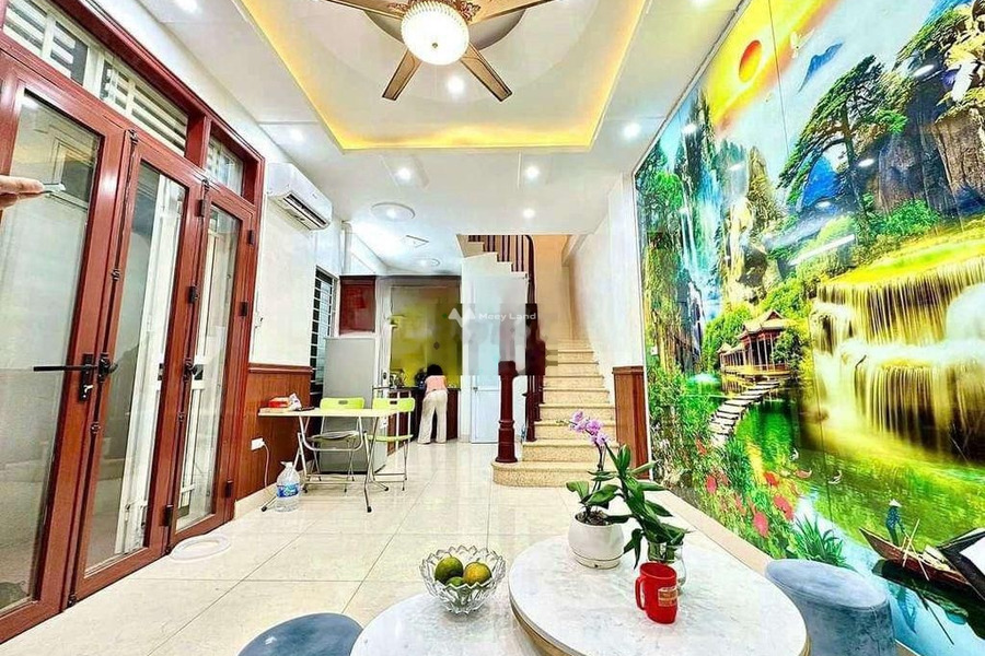 Vị trí thuận lợi nằm trên Hoàng Mai, Hà Nội cho thuê nhà giá thuê cực tốt chỉ 15 triệu/tháng, tổng quan bên trong nhà 3 phòng ngủ, 4 WC-01