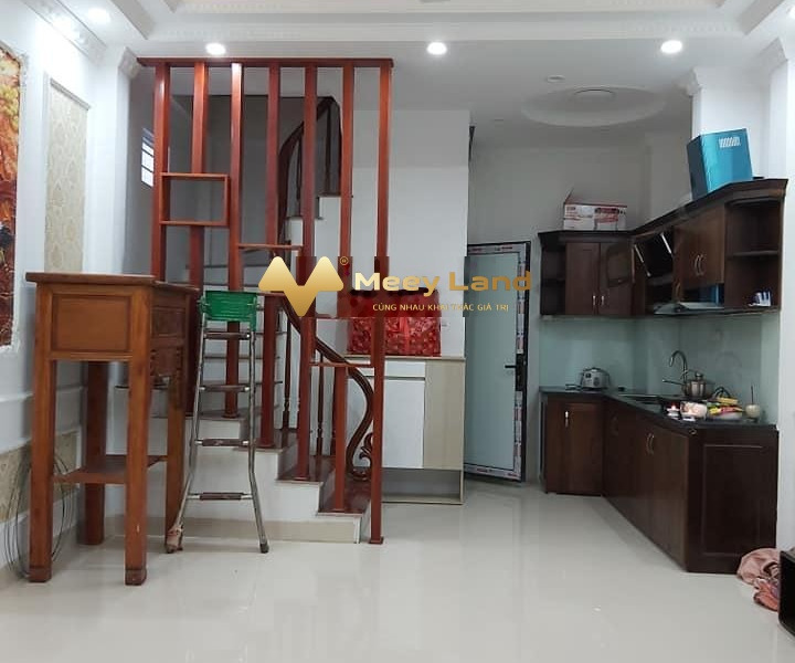 Nhà có 3 PN bán nhà ở có diện tích chính 30m2 bán ngay với giá hữu nghị chỉ 2.6 tỷ vị trí thuận lợi tại Quận Long Biên, Hà Nội, hướng Tây Nam-01