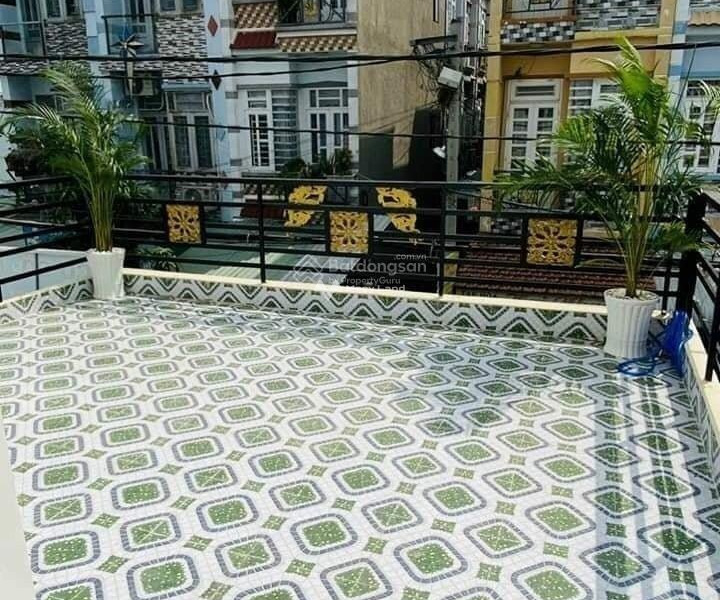 Nhà gồm 3 phòng ngủ bán nhà ở có diện tích chính 120m2 vị trí đẹp ngay Bến Lức, Long An-01