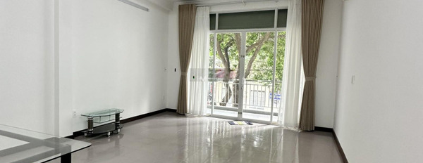 Cho thuê nhà diện tích sàn là 100m2 mặt tiền tọa lạc gần Đào Duy Anh, Hồ Chí Minh giá thuê ngay chỉ 40 triệu/tháng, căn nhà này 7 phòng ngủ, 6 WC-02