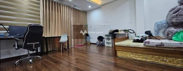 Bán nhà vị trí mặt tiền gần Duy Tân, Hà Nội bán ngay với giá ưu đãi từ 38 tỷ có diện tích 60m2 tổng quan căn nhà này gồm 5 phòng ngủ-03