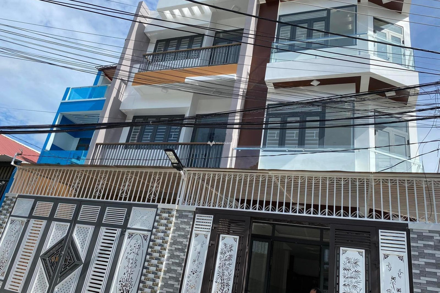 Ngôi nhà có tổng cộng 3 PN, bán nhà ở diện tích khoảng 75.8m2 bán ngay với giá êm 4.4 tỷ gần Vĩnh Hải, Nha Trang hướng Nam-01