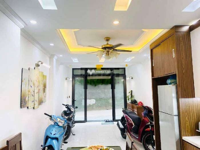 Tổng quan nhà bao gồm 4 PN, bán nhà ở có diện tích chính 42m2 bán ngay với giá thực tế từ 7.2 tỷ vị trí đẹp tọa lạc trên Long Biên, Hà Nội-01