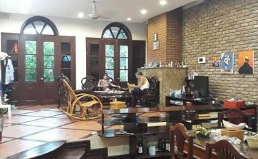 Ngôi nhà gồm có 4 PN, bán biệt thự có dt trung bình 300 m2 giá bán đề cử chỉ 28 tỷ vị trí thuận lợi gần Phường Long Biên, Quận Long Biên-02