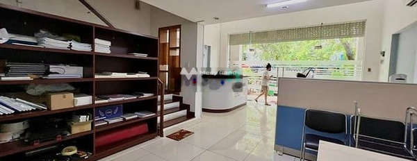 Mặt bằng trệt, lửng 110m2 cho thuê đường Phạm Thái bường, quận 7 -02