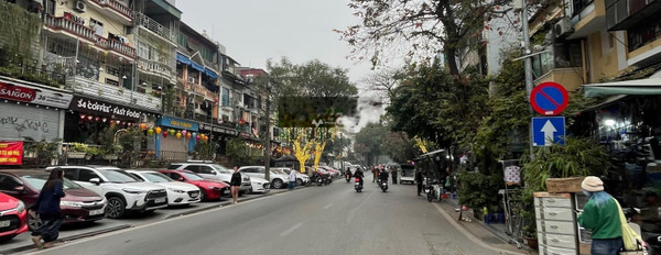 Nằm ở Hoàn Kiếm, Hà Nội, bán nhà, giá bán cực mềm từ 13.99 tỷ có diện tích chính 30m2, nhà này có tổng 3 PN lh xem trực tiếp-02