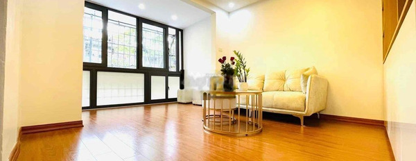 Bán căn hộ vị trí đặt ngay trung tâm Thái Thịnh, Đống Đa diện tích sàn là 80m2 ngôi căn hộ bao gồm có Nội thất đầy đủ-02