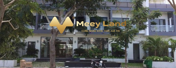 Dự án nằm ở La Maison De Cần Giờ, bán liền kề vị trí đẹp nằm ở Đường Lương Văn Nho, Hồ Chí Minh với dt là 110 m2, trong nhà tổng quan gồm có 3 PN-03