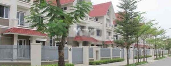 Có diện tích gồm 200m2 bán nhà tọa lạc ở Phú Lương, Hà Đông hướng Tây nhà nhìn chung bao gồm 5 PN 4 WC liên hệ chính chủ.-02