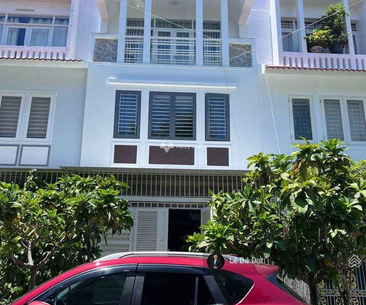 Vị trí thuận lợi gần Phước Long, Nha Trang cho thuê nhà giá thuê rẻ từ 12 triệu/tháng, trong ngôi nhà này gồm 5 PN, 4 WC-01