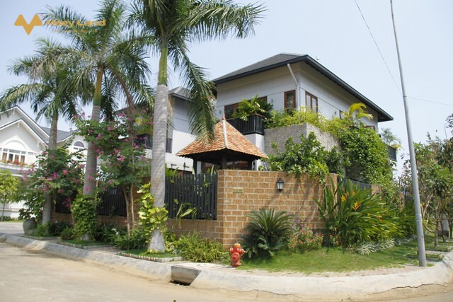 Bán Villa phố Nguyễn Gia Trí, diện tích 208m2, hầm 3 lầu