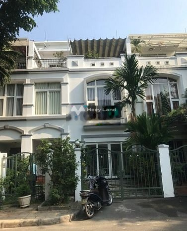 Có 3 phòng ngủ, cho thuê biệt thự giá thuê ngạc nhiên chỉ 28 triệu/tháng với diện tích rộng 126m2 vị trí mặt tiền gần Bùi Bằng Đoàn, Hồ Chí Minh