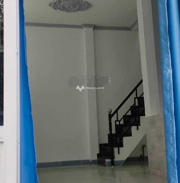 Nhà có 2 PN bán nhà bán ngay với giá vô cùng rẻ chỉ 880 triệu có diện tích chung là 25m2 vị trí đặt tọa lạc ngay ở Hóc Môn, Hồ Chí Minh-01