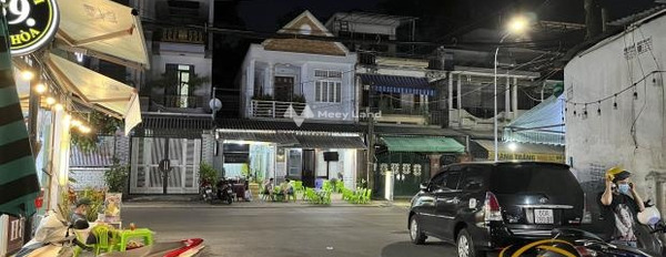 Bán nhà vị trí đặt tọa lạc ngay ở Biên Hòa, Đồng Nai bán ngay với giá chính chủ 8 tỷ diện tích gồm 148m2 hướng Nam trong nhà này thì có 2 phòng ngủ-03
