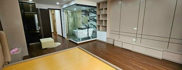 Bán nhà diện tích chuẩn 60m2 ở Ngọc Lâm, Long Biên bán ngay với giá công khai 12.9 tỷ trong nhà tổng quan có 6 phòng ngủ, 7 WC-02