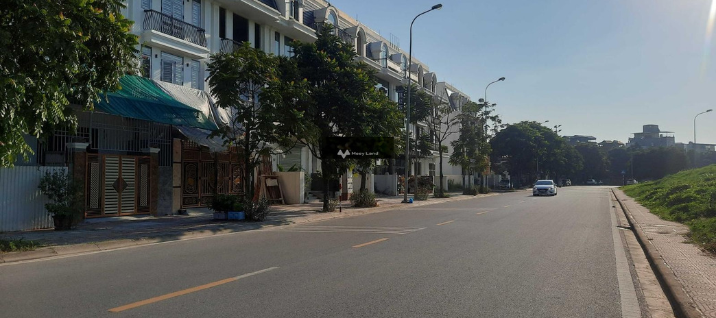24.65 tỷ, bán liền kề có một diện tích 170m2 vị trí đặt vị trí nằm ở Long Biên, Hà Nội giá tốt