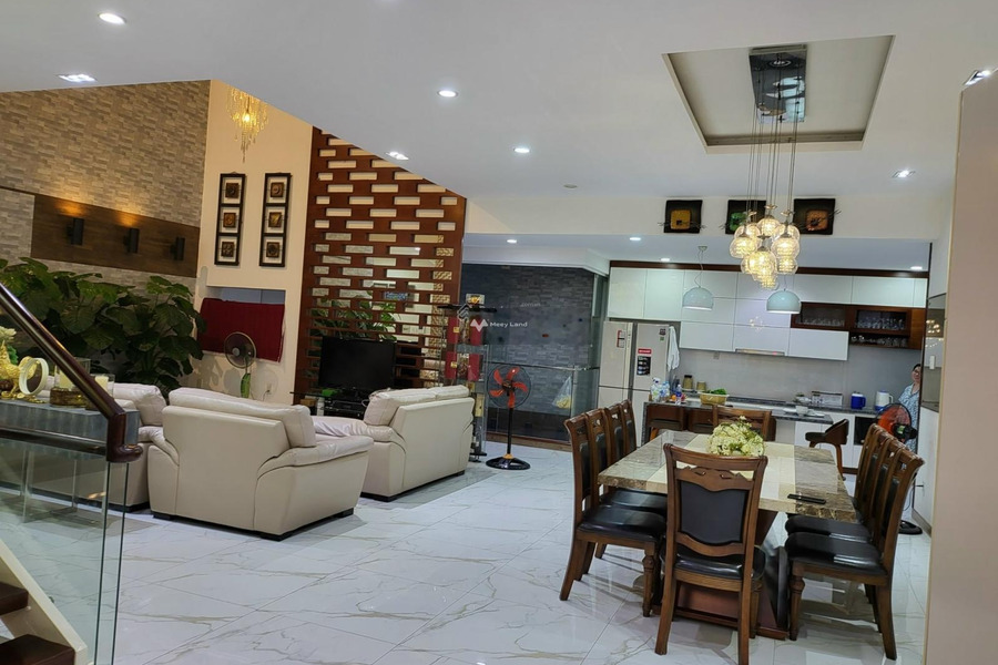 Căn nhà bao gồm có 6 PN, bán biệt thự, giá bán cực tốt chỉ 28.5 tỷ toàn bộ khu vực có diện tích 160m2 vị trí đẹp tại Phú Nhuận, Hồ Chí Minh-01