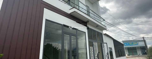 Có diện tích 126m2 bán nhà vị trí đặt tọa lạc ngay Hương Lộ 39, Diên Phước hướng Tây - Nam căn nhà có tổng cộng 3 PN 2 WC cảm ơn đã xem tin.-02