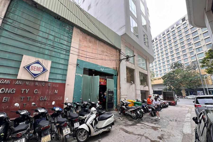 Cho thuê nhà tọa lạc ngay trên Bến Thành, Hồ Chí Minh, thuê ngay với giá cơ bản 450 triệu/tháng có diện tích chung là 650m2-01
