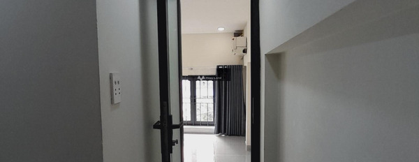 Vị trí ngay ở Quận 8, Hồ Chí Minh cho thuê nhà giá thuê phải chăng chỉ 12 triệu/tháng, ngôi nhà gồm 3 phòng ngủ, 3 WC-03