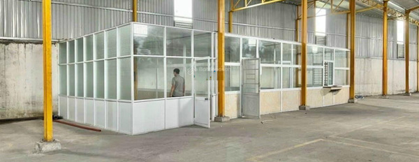 Cho thuê kho lớn 1.700m2 - lộ container vào kho - có điện 3 pha giá thuê: 56 triệu/tháng (có TL) -02