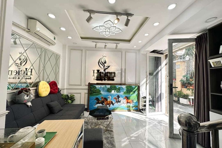 Nhà này gồm 2 PN, bán nhà ở diện tích khoảng 25m2 bán ngay với giá bất ngờ 4.95 tỷ mặt tiền tọa lạc ngay trên Hoàng Văn Thụ, Hồ Chí Minh-01