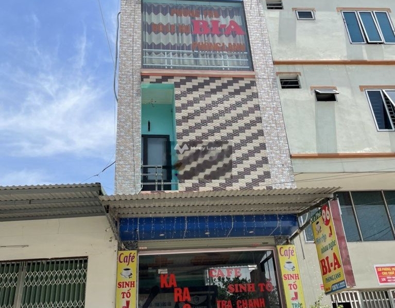 Ngôi nhà gồm có 6 PN bán nhà giá bán đặc biệt chỉ 3.95 tỷ diện tích chuẩn 80m2 vị trí mặt tiền tọa lạc ngay ở Hoàn Sơn, Bắc Ninh-01