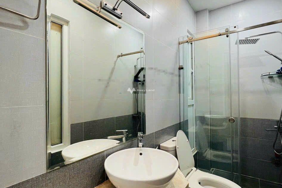 Cho thuê nhà diện tích như sau 100m2 mặt tiền nằm ở Bùi Đình Túy, Bình Thạnh giá thuê đặc biệt chỉ 23 triệu/tháng, căn này gồm 5 phòng ngủ, 5 WC-01