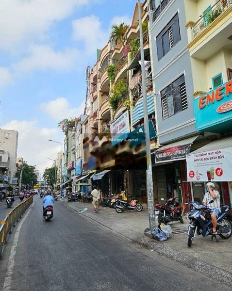 Diện tích 15m2 bán nhà ở vị trí nằm tại Quận 3, Hồ Chí Minh hướng Đông Nam trong nhà có 3 phòng ngủ 2 WC cảm ơn bạn đã đọc tin-01