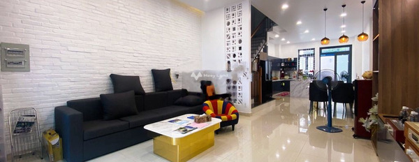 Trong nhà tổng quan bao gồm 4 phòng ngủ bán nhà bán ngay với giá siêu tốt 4.5 tỷ diện tích rộng 60m2 vị trí mặt tiền ngay ở Tân Bình, Hồ Chí Minh-03