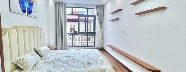 Trong nhà 3 PN, bán nhà ở diện tích chuẩn 31m2 bán ngay với giá siêu khủng chỉ 3.9 tỷ vị trí đặt tại Lê Duẩn, Hà Nội-02