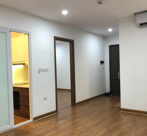 Vào ở luôn giá hữu nghị từ 8 triệu/tháng, cho thuê chung cư dt tổng là 70m2 vị trí đặt nằm tại Hoàng Mai, Hà Nội, căn hộ có 2 phòng ngủ giao thông thu...
