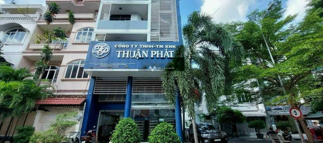 Bán nhà vị trí thuận lợi ngay tại Phú Nhuận, Hồ Chí Minh bán ngay với giá giao động từ 21 tỷ diện tích gồm 55m2, hướng Đông - Bắc nhà gồm có 6 PN