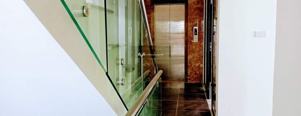 Bán nhà diện tích rộng 110m2 vị trí thuận tiện ngay tại Vũ Phạm Hàm, Hà Nội bán ngay với giá tốt chỉ 68 tỷ trong ngôi nhà này gồm 10 phòng ngủ, 12 WC-02