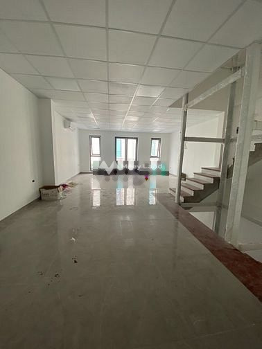 Căn nhà bao gồm 5 phòng ngủ, cho thuê biệt thự có diện tích chung là 80m2 giá thuê cạnh tranh 42 triệu/tháng gần Nam Từ Liêm, Hà Nội-01