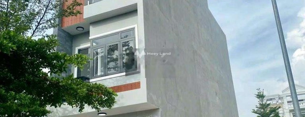 Bán nhà vị trí trung tâm Thuận Giao, Thuận An bán ngay với giá siêu khủng 3.8 tỷ có diện tích chính 60m2, hướng Bắc trong ngôi nhà này có 5 PN-03