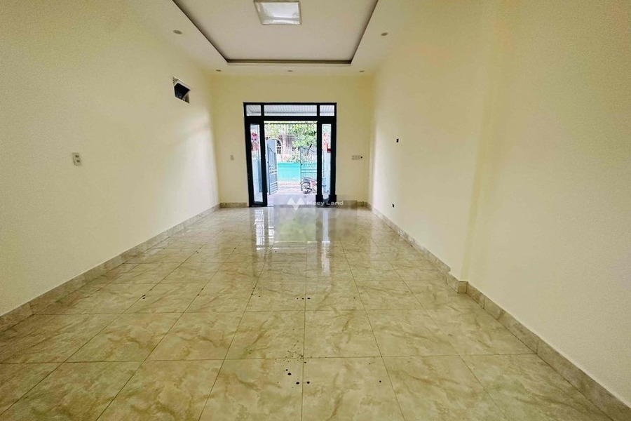 Giá thuê mua liền chỉ 5 triệu/tháng, cho thuê nhà diện tích là 120m2 ngay trên Tùng Thiện Vương, Huế, tổng quan bên trong nhà 1 PN, 1 WC liên hệ liền-01