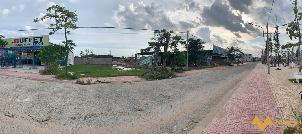 Cần bán lô đất nền mặt tiền chợ liền kề trường trung học cơ sở Thạnh Phú, Bến Tre