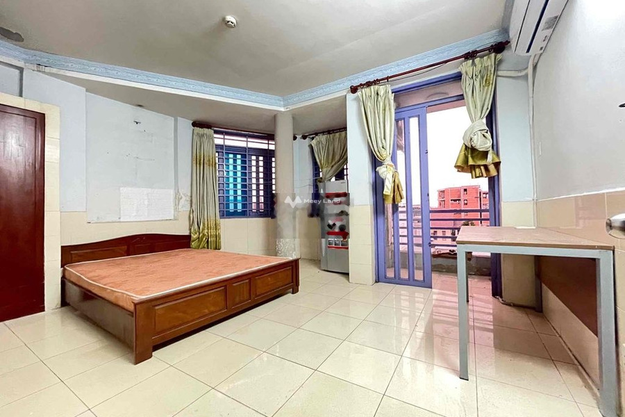Nhà có 10 phòng ngủ cho thuê nhà ở có diện tích chung là 488m2 giá thuê phải chăng 20 triệu/tháng mặt tiền nằm tại Bình Hưng Hòa A, Hồ Chí Minh-01