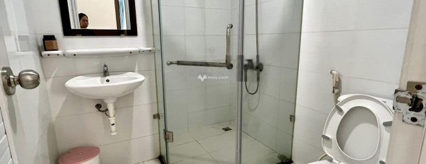 Bán chung cư nằm ngay Quận 8, Hồ Chí Minh, tổng quan căn này có 2 PN, 2 WC bãi đậu xe rộng-02