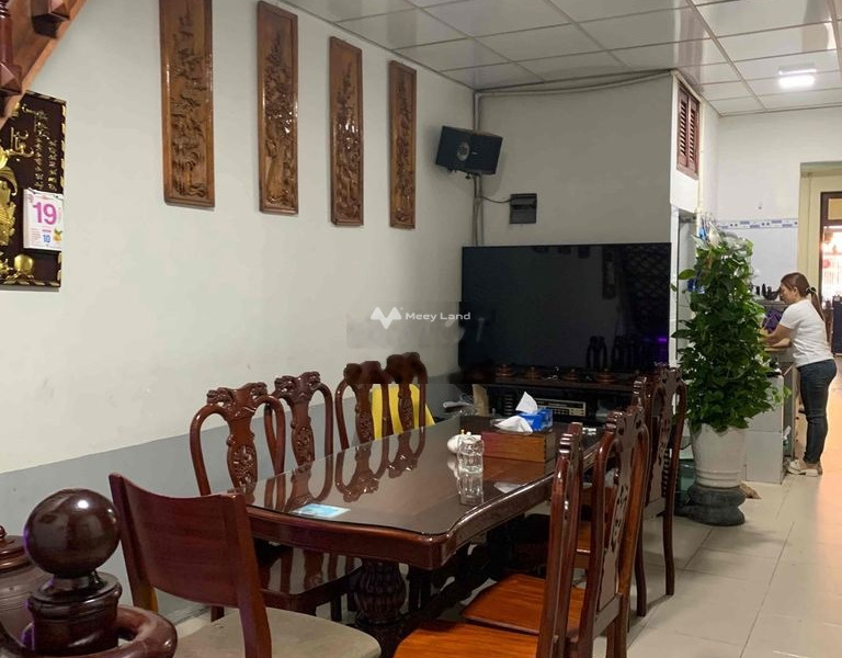 Diện tích 230m2 bán nhà vị trí ngay ở Phan Văn Hớn, Hồ Chí Minh hướng Đông Bắc tổng quan nhà này thì gồm 4 phòng ngủ 3 WC cảm ơn bạn đã đọc tin-01