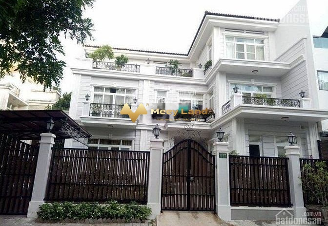 Cho thuê biệt thự dt là 250 m2 vị trí đẹp ngay ở Đường Nguyễn Đức Cảnh, Quận 7 thuê ngay với giá hợp lý từ 52 triệu/tháng, tổng quan nhà này 4 phòng n...