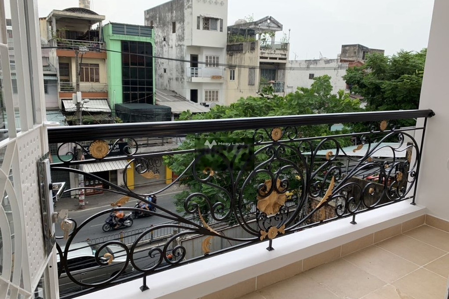 Ở Nguyễn Tất Thành, Hồ Chí Minh, cho thuê nhà, giá thuê giao lưu 32 triệu/tháng có diện tích là 96m2, nhà này có tổng 5 phòng ngủ gặp để trao đổi-01