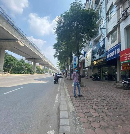 Bán nhà diện tích 604m2 Duy Tân, Hà Nội, giá 210 tỷ