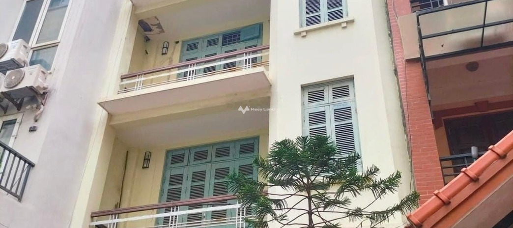 Vị trí ngay trên Đội Cấn, Hà Nội, bán biệt thự có một diện tích là 110m2, trong căn này gồm 5 phòng ngủ hỗ trợ mọi thủ tục miễn phí