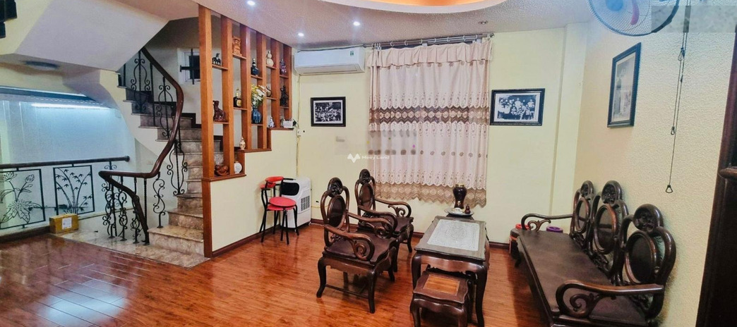 Bán nhà ngay tại Nguyễn Công Trứ, Hai Bà Trưng bán ngay với giá khởi điểm từ 4.8 tỷ diện tích 42m2 tổng quan ở trong căn nhà 3 phòng ngủ