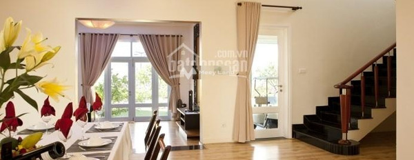 Bán ngay với giá hấp dẫn chỉ 15 tỷ bán biệt thự có diện tích 400m2 vị trí đặt ngay tại Nguyễn Đình Chiểu, Phan Thiết, tổng quan gồm 3 phòng ngủ, 4 WC-02